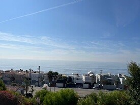 21345 Rambla Vista Apartments in Malibu, CA - Building Photo