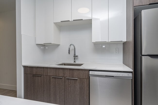 Lancaster Tower in Edmonton, AB - Building Photo - Building Photo