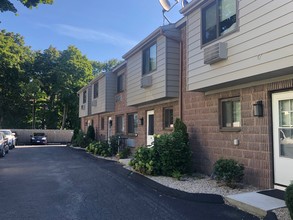 Wilton Court Townhouses in Norwalk, CT - Building Photo - Building Photo