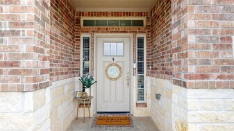 2013 Harvey Mitchell Pkwy S in College Station, TX - Building Photo