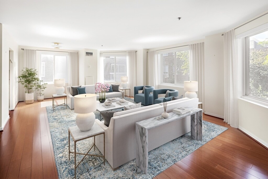 950 Massachusetts Ave in Cambridge, MA - Building Photo