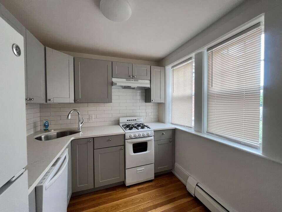 50 College Ave, Unit 3 in Somerville, MA - Building Photo