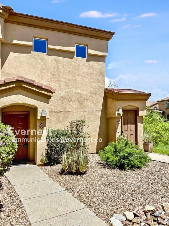 7050 E Sunrise Dr in Tucson, AZ - Building Photo