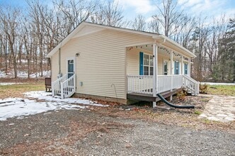 1422 Wesley Rd in Bon Aqua, TN - Building Photo - Building Photo