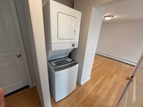 49 Van Cott Ave, Unit 2nd Floor in Farmingdale, NY - Foto de edificio - Building Photo