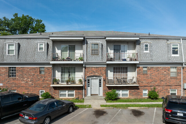 The Villa Condominiums in Louisville, KY - Building Photo - Building Photo