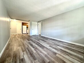 15 Old Colony Ln, Unit 4 in Arlington, MA - Building Photo - Building Photo