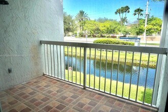 4623 NW 97th Ct, Unit 14 in Doral, FL - Foto de edificio - Building Photo