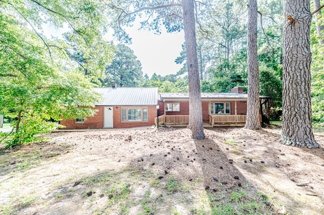 3226 Hawkins Ave in Sanford, NC - Foto de edificio - Building Photo