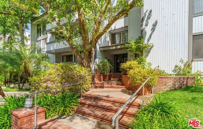 property at 406 N Oakhurst Dr