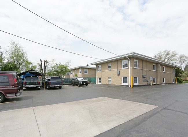 79 E Blecke Ave in Addison, IL - Building Photo - Building Photo