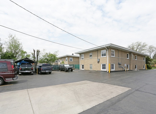 79 E Blecke Ave in Addison, IL - Foto de edificio - Building Photo