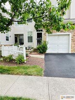 1905 Dahlia Cir in Dayton, NJ - Building Photo