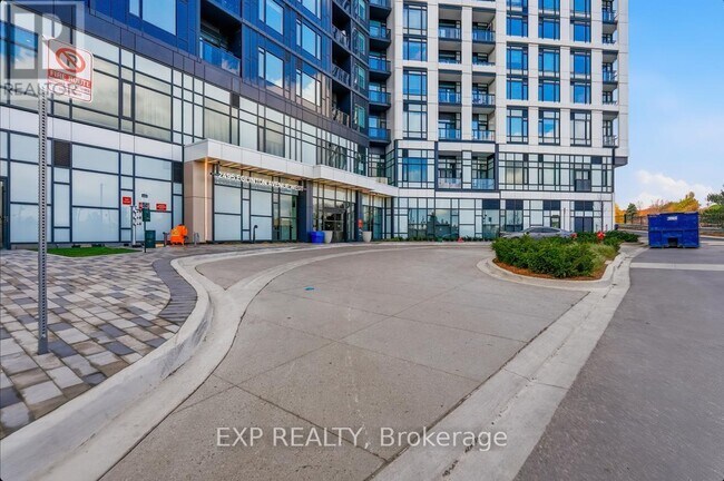 2495 Eglinton Ave W in Mississauga, ON - Building Photo - Building Photo