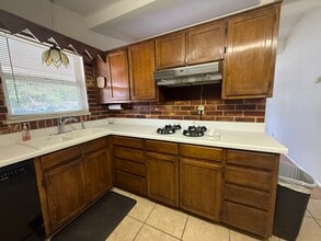 112 Jenny Kay Ln in Irving, TX - Building Photo - Building Photo
