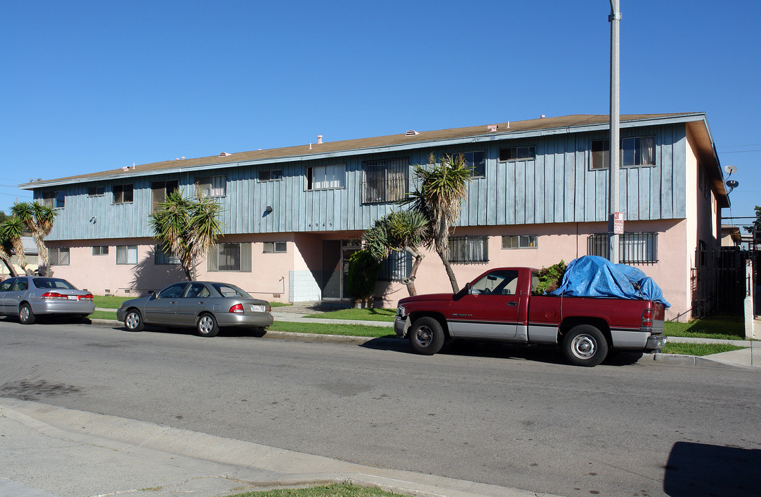 4945 W 118th Pl in Hawthorne, CA - Building Photo