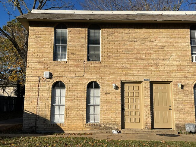 1913 Nolen Ct in Arlington, TX - Building Photo - Building Photo