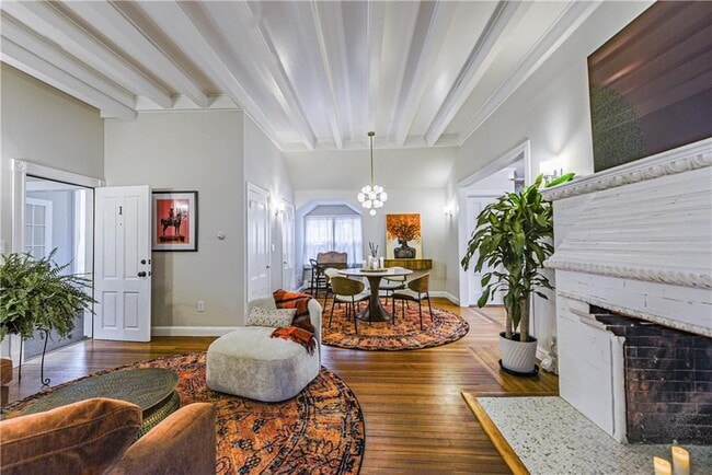 property at 7 Mt Vernon St