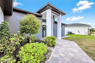 502 SW 25th Pl in Cape Coral, FL - Building Photo - Building Photo