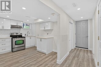 105 Martin St in Bradford West Gwillimbury, ON - Building Photo - Building Photo