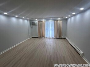 131 Coolidge Ave in Watertown, MA - Foto de edificio - Building Photo