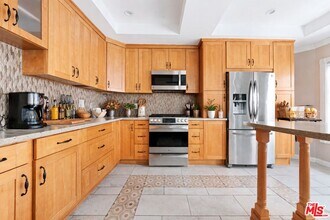 14937 Dickens St in Los Angeles, CA - Building Photo - Building Photo