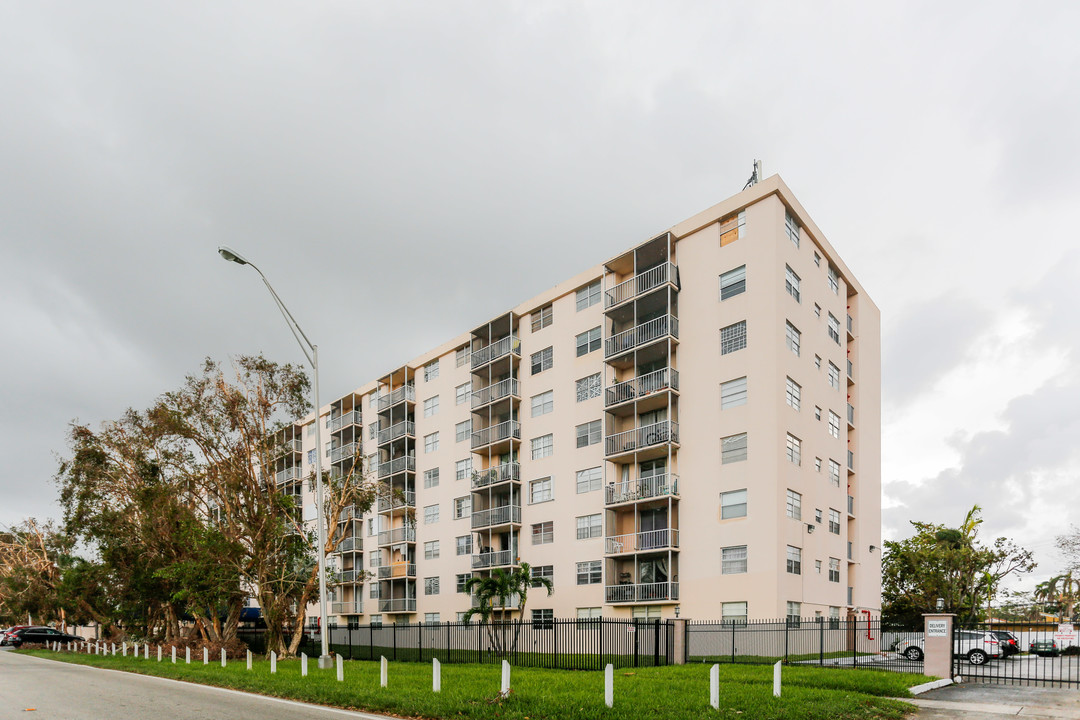 Harbor Pointe in Miami, FL - Building Photo