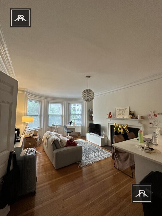 870 Beacon St in Boston, MA - Building Photo