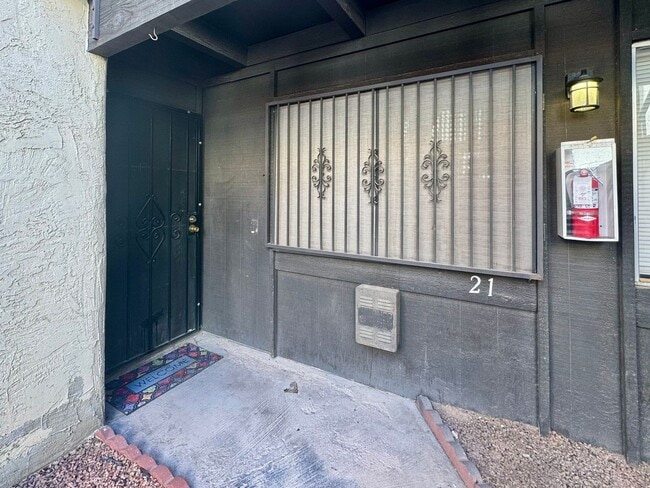 1420 E Vegas Valley Dr in Las Vegas, NV - Building Photo - Building Photo