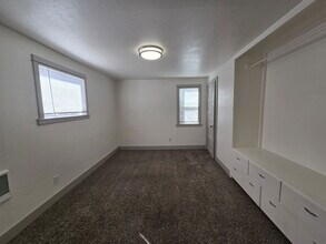 547 NE Jackson St in Roseburg, OR - Building Photo - Building Photo
