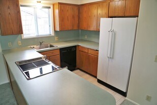 1821 NW Highland Dr in Corvallis, OR - Building Photo