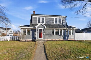 82 Miller Ave in Milford, CT - Building Photo