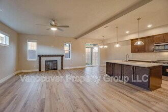 313 E Caribou Ct in La Center, WA - Building Photo - Building Photo