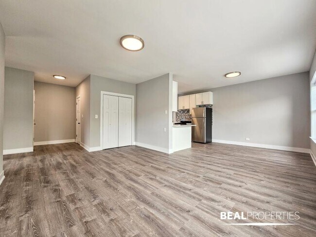 740 W Addison St in Chicago, IL - Building Photo - Building Photo