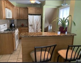 1153 Queen Anne Rd in Teaneck, NJ - Foto de edificio - Building Photo