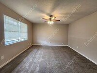 229 W Canterbury Dr photo'