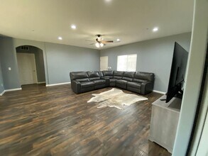 3439 E Grove Ave in Visalia, CA - Building Photo - Building Photo