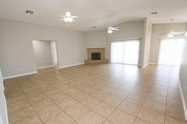 66617 San Diego Dr in Desert Hot Springs, CA - Building Photo - Building Photo