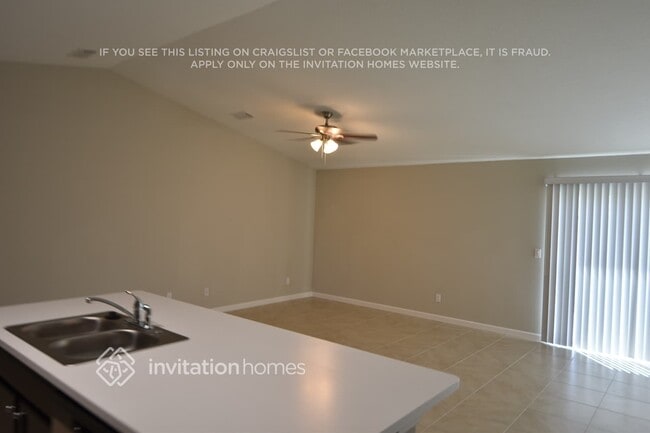 242 SW Airview Ave in Port St. Lucie, FL - Building Photo - Building Photo