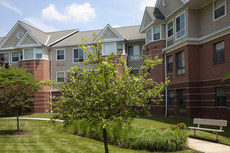 Randolph Village Senior Apartments, 62+ in Silver Spring, MD - Foto de edificio - Building Photo