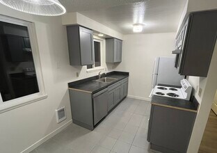 3333 Willow Ct SE, Unit Fourplex - 3333 in Salem, OR - Building Photo - Building Photo