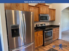 310 Roundgate Dr in Medford, OR - Building Photo - Building Photo