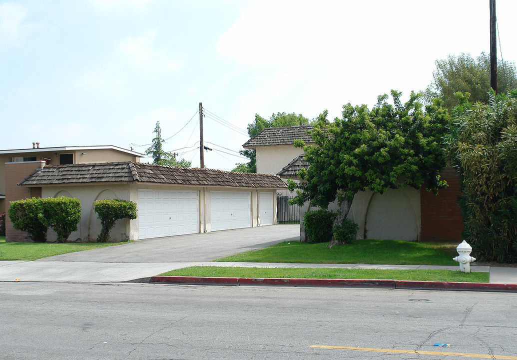 1970 Wallace Ave in Costa Mesa, CA - Building Photo