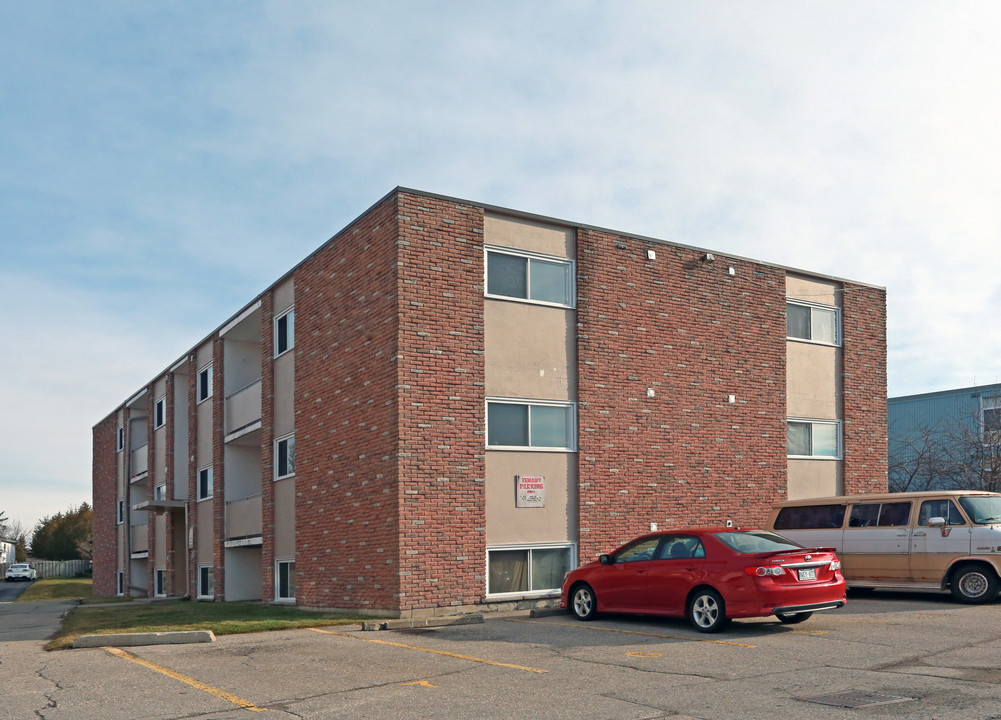 Kentright Apartments in Guelph, ON - Building Photo