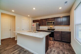 2233 Woodson Dr in Dayton, OH - Building Photo - Building Photo