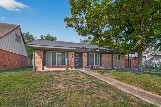 11742 N Little John Cir in Houston, TX - Building Photo - Building Photo
