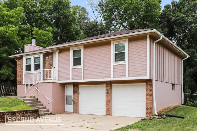 property at 701 SE Redwood Ln