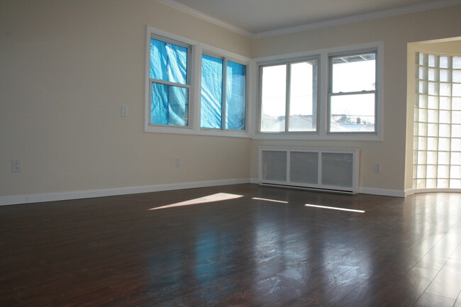 455 E Chester St, Unit 1 in Long Beach, NY - Building Photo - Building Photo