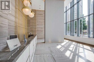 50 Charles St E in Toronto, ON - Building Photo - Building Photo