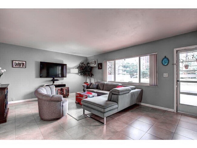 3213 Colony Club Rd, Unit 2 E in Pompano Beach, FL - Building Photo - Building Photo